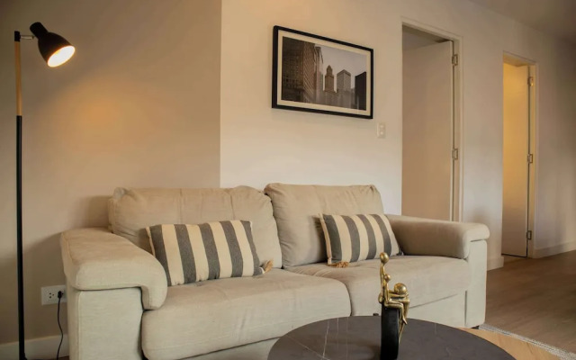 w Astounding 1BR in San Isidro