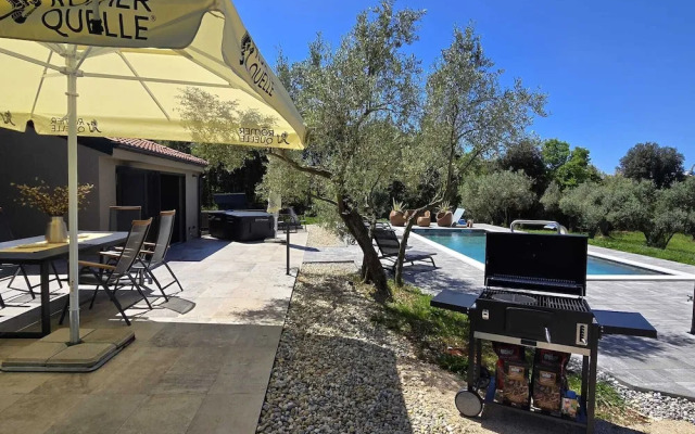 Olive Garden Paradise with Swimming pool