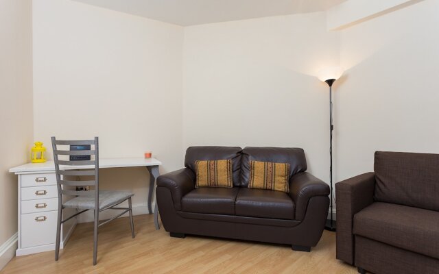 2 Bed Apartment In Kensington