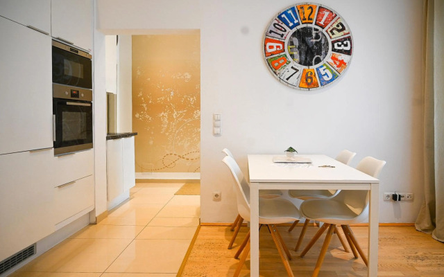 Bright Apartment Mariahilf