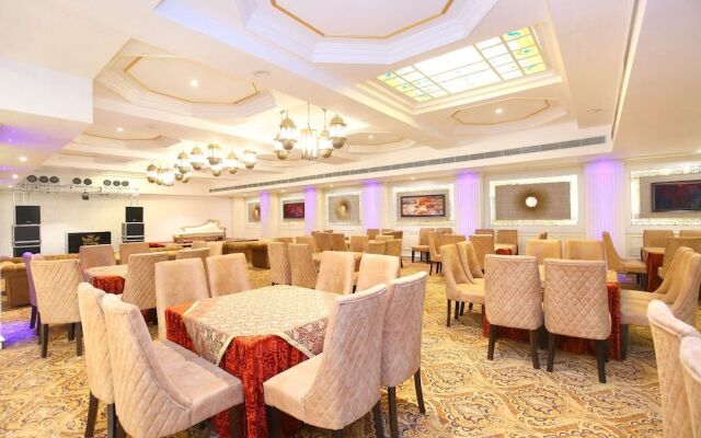 OYO 23498 Hotel Jane Royale