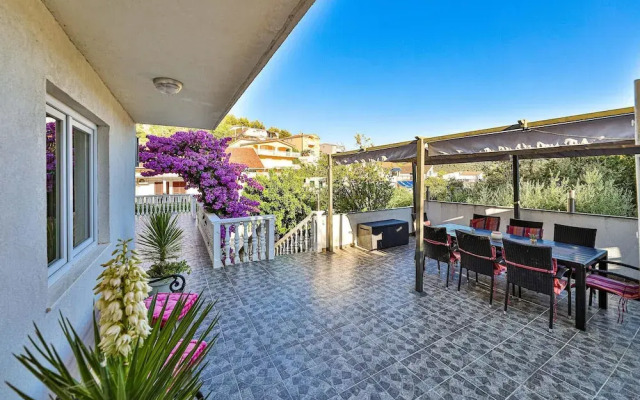 Beautiful Home in Marina With Wifi and 7 Bedrooms