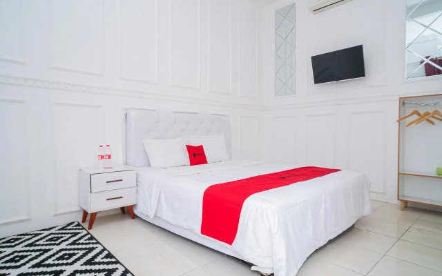RedDoorz Syariah @ Aura Homestay