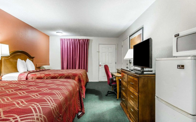 Econo Lodge Inn & Suites Enterprise