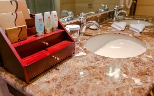 Chuxiong WeishengXiongbao Hotel
