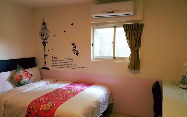 Happy Holiday Hotel