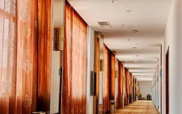 Eaka 365 Hotel Chain (Shijiazhuang People's Hospital Air Garden Store)