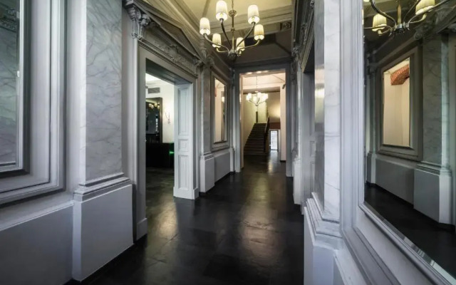Hotel Noir