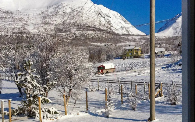 8 Person Holiday Home in Stonglandseidet