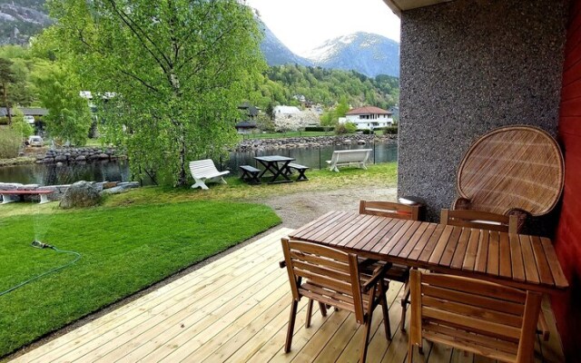 Eidfjord Riverside Apartments & Glamping