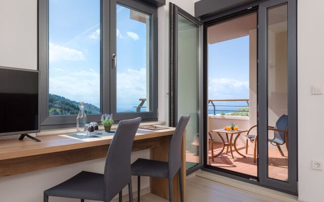 Last Minute Offer,heated Infinity Pool,sea and Mountain View,
