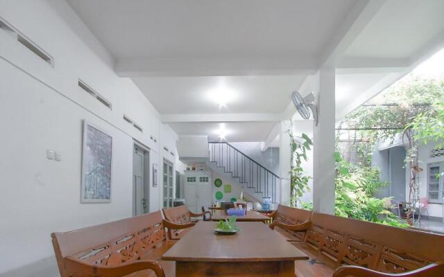 OYO 3371 Omah Saras Family