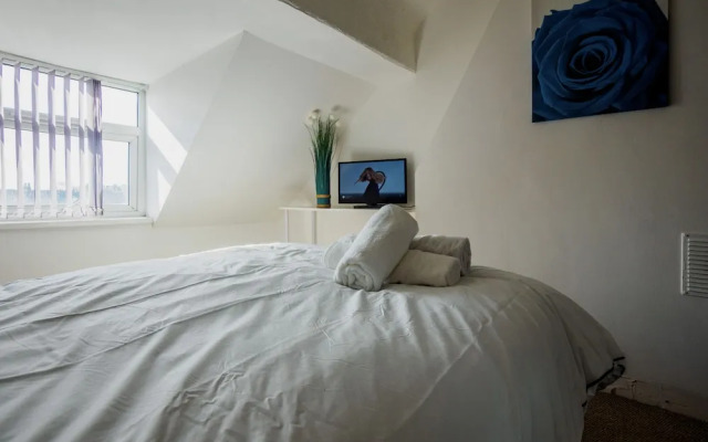 WoodHus Lodge Lovely Specious Room 5