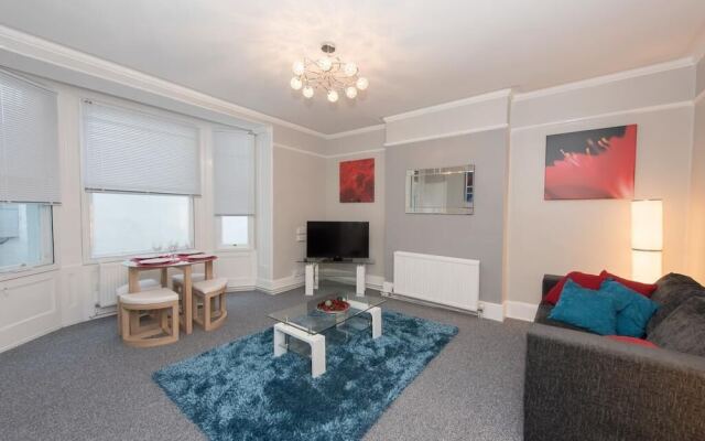 Seafront Walk Garden Apartment