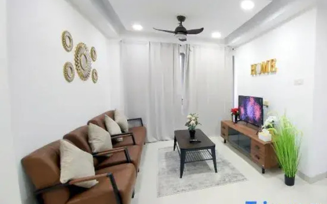 Near Ferry Terminal. COZY 02 Bedroom Condo. HarbourBay Residences.