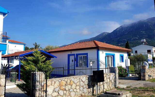 Seaside House 2 Double Bedrooms With Spectacular Mountain Sea View