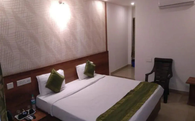 OYO 14163 Comforts Inn