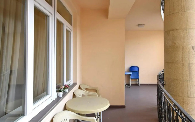 Northern Avenue 2 bedroom Modern Apartment With Balcony HH570