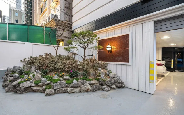 Seocho Toad Hotel