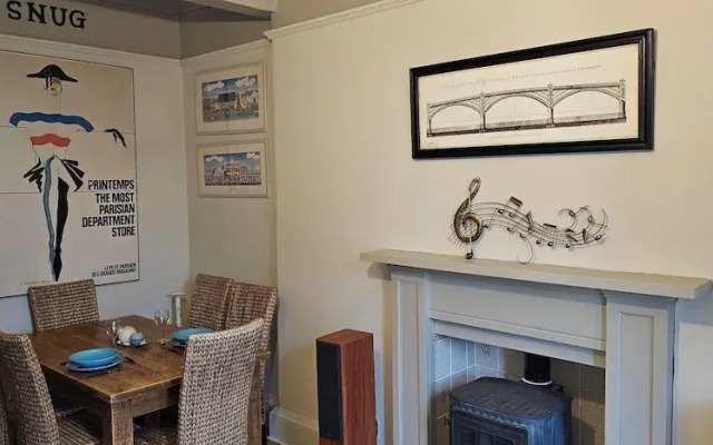 Snug - Macushla Apartment