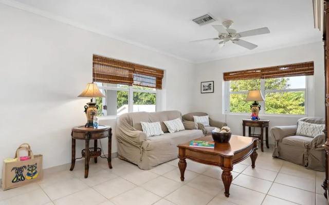 Hut Pointe #4 2 Bedroom Apts