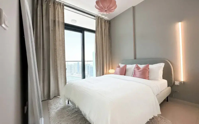 Burj Khalifa View with Designer Interior