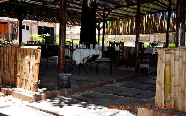 Saffron Beach Bistro & Cottages
