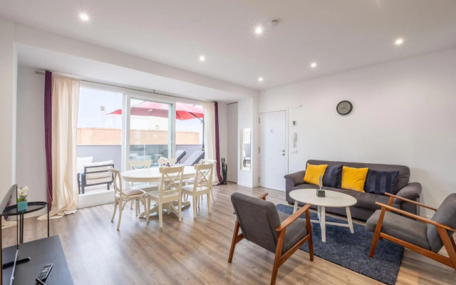 Modern Penthouse with Private Terrace