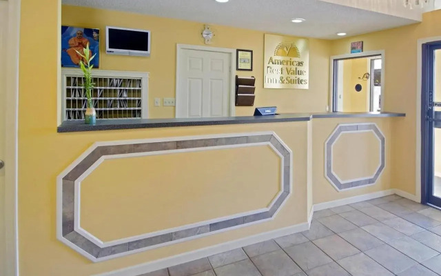 Hilcrest Inn & Suites