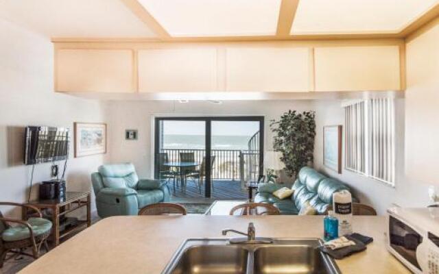 Joyce's Beachfront Suite 3