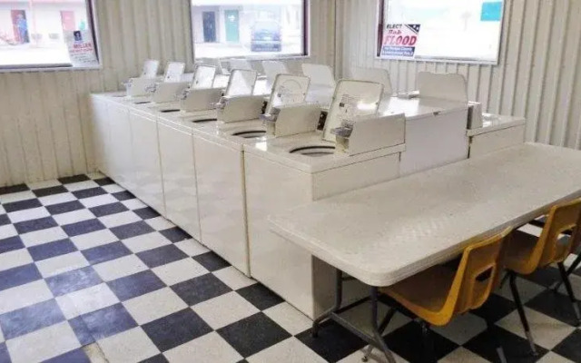 American Inn & RV Park