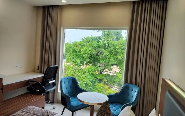 Hotel Luxe Opera NH8 - 7km from IGI Delhi Airport