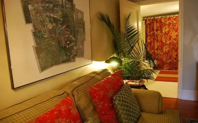 Rothschild-Pound House Inn