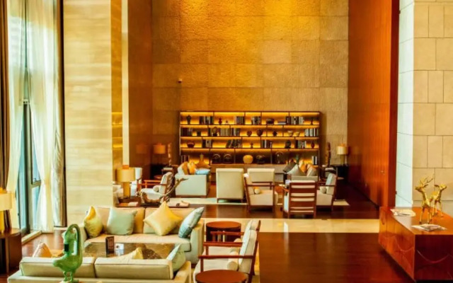 Swan Lakeview Hotel
