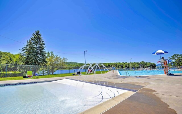 Family-friendly Cabin w/ Fire Pit in Pocono Lake!