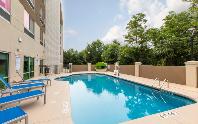 Holiday Inn Express & Suites Greenville S - Piedmont