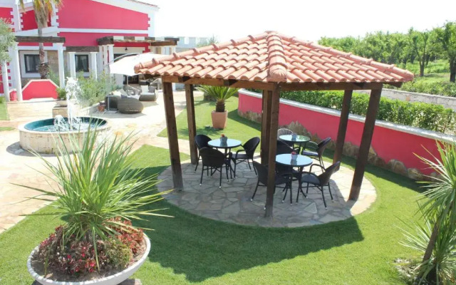 La Maison Rouge Resort