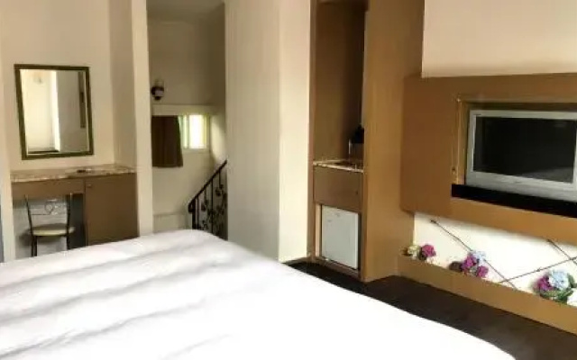 Home Yah SPA Motel