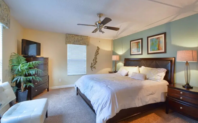 Paradise Palms 8945