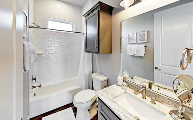 Canal-Front - 3 Br Home