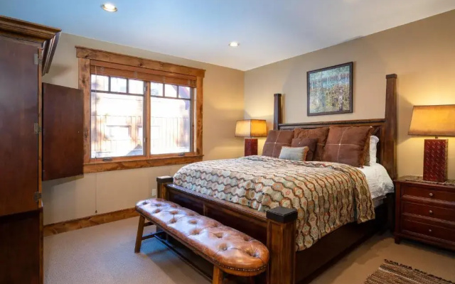 Luxury 4BD Located at Old Greenwood!