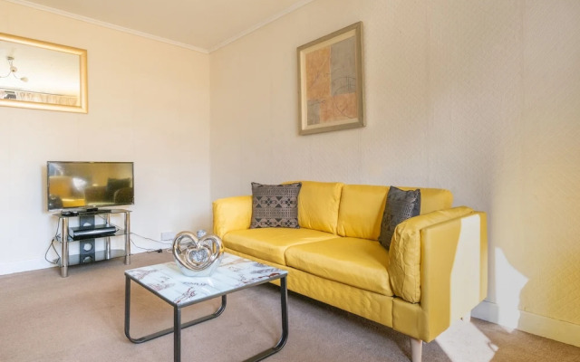 Novelty Suites Froghall Avenue