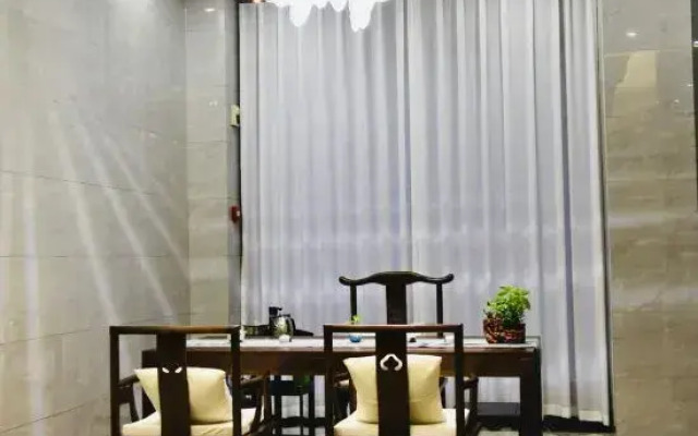 Homeinn Selected Hotel (Henan Science Museum Xianghu)