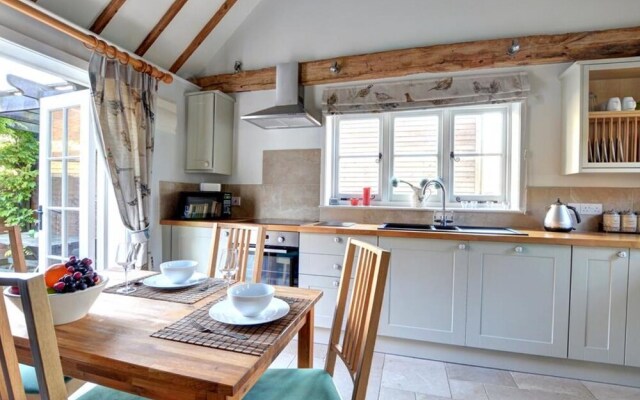 Serene Holiday Home in Linton With Private Swimming Pool
