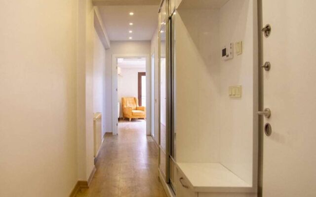 Cozy and Central Flat Near Shore in Karsiyaka