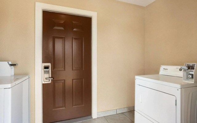 Super 8 by Wyndham Corsicana