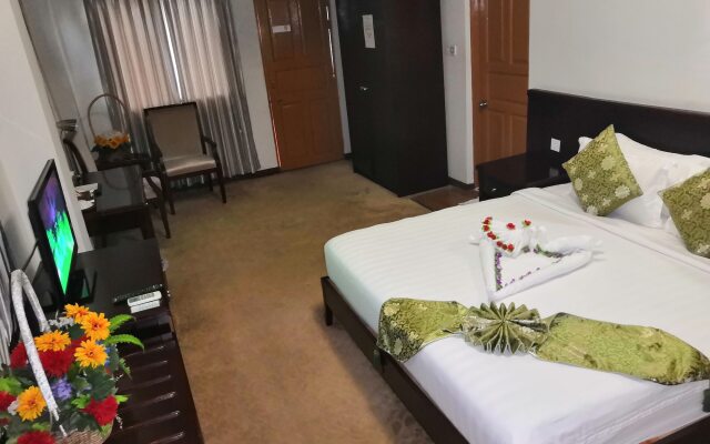 Green Leaf Hotel
