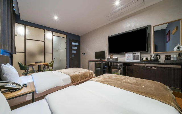 Geumcheon Hotel Triple 8