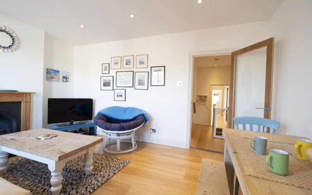 Sail Away - 2-Bed Apartment by the Beach