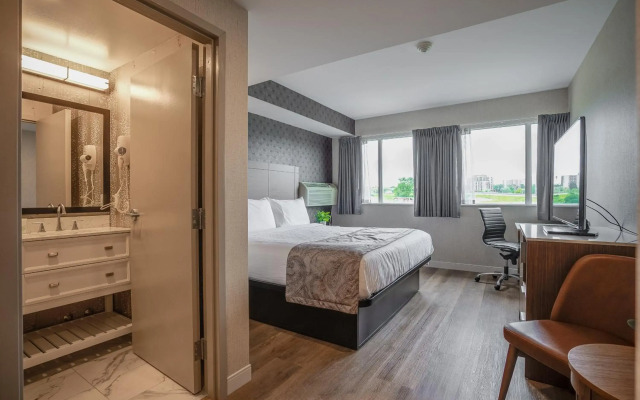 Monte Carlo Inn Oakville Suites